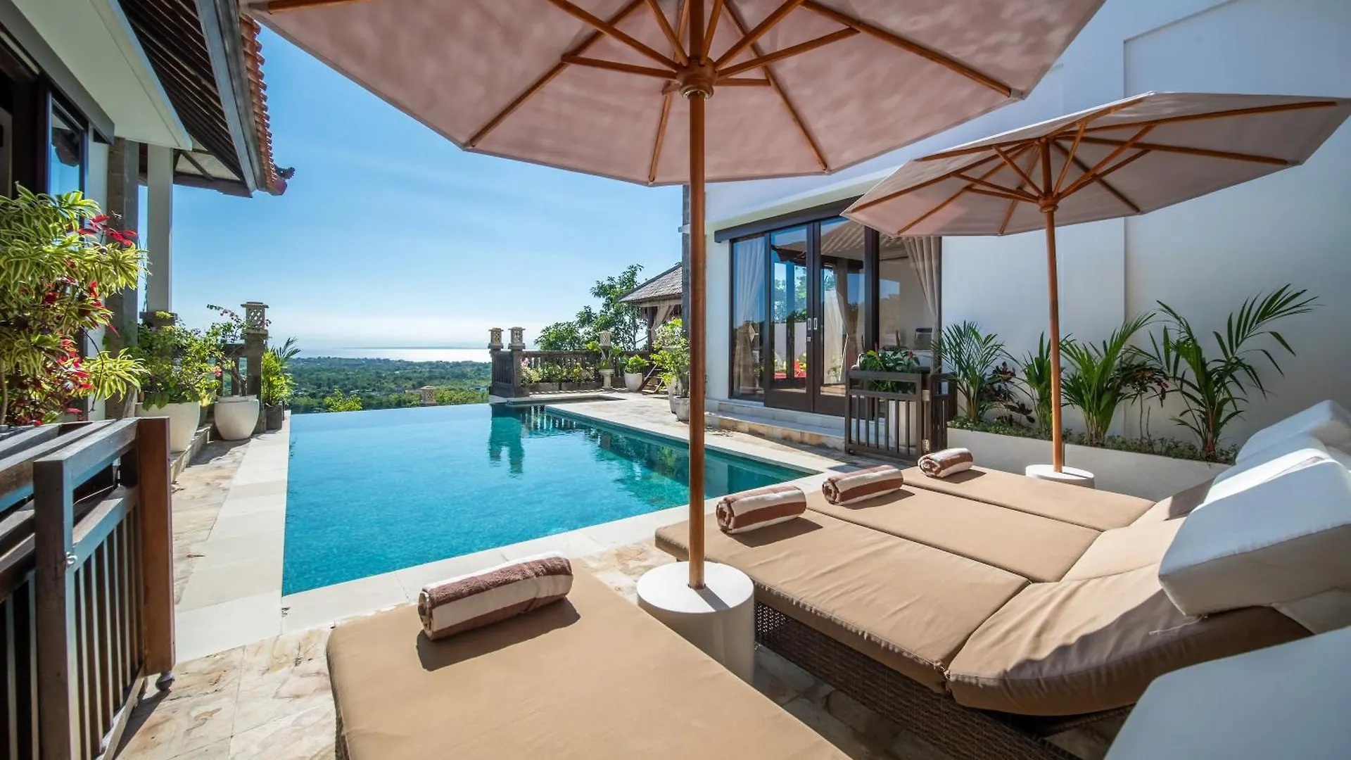Villa Leana - Private Infinity Pool Inc Pool Fence As Required And Cook Jimbaran  Jimbaran (Bali)